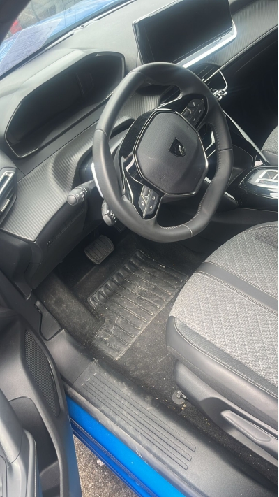 Peugeot 2008 NOUVEAU PureTech 130 S&S EAT8 Allure
