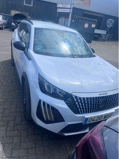Peugeot 2008 NOUVEAU PureTech 130 S&S EAT8 Allure