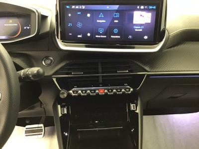 Peugeot 2008 GT HYBRID 136 e-DSC6