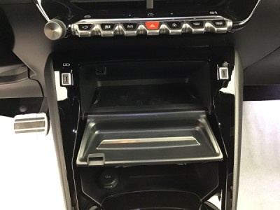 Peugeot 2008 GT HYBRID 136 e-DSC6