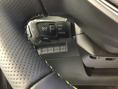 Peugeot 2008 GT HYBRID 136 e-DSC6