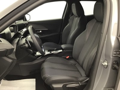 Peugeot 2008 GT HYBRID 136 e-DSC6