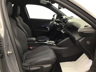 Peugeot 2008 GT HYBRID 136 e-DSC6