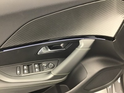 Peugeot 2008 GT HYBRID 136 e-DSC6