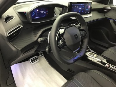 Peugeot 2008 GT HYBRID 136 e-DSC6