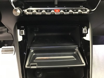 Peugeot 2008 GT HYBRID 136 e-DSC6