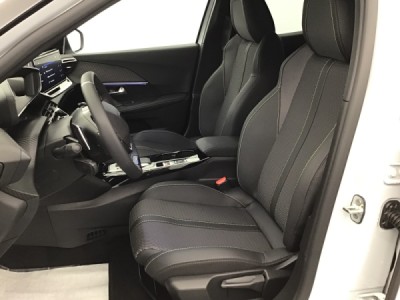 Peugeot 2008 GT HYBRID 136 e-DSC6