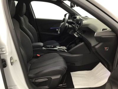 Peugeot 2008 GT HYBRID 136 e-DSC6