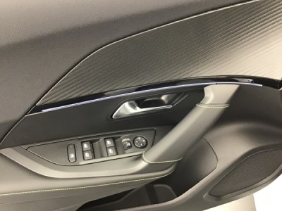 Peugeot 2008 GT HYBRID 136 e-DSC6