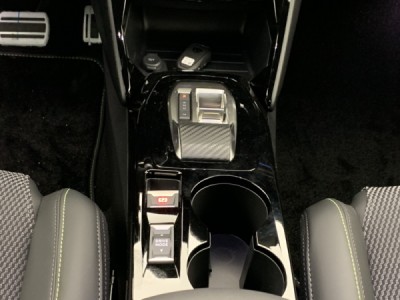 Peugeot 2008 Hybrid 145 e-DCS6 GT