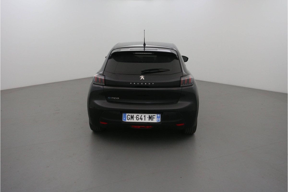 Peugeot e-208 5