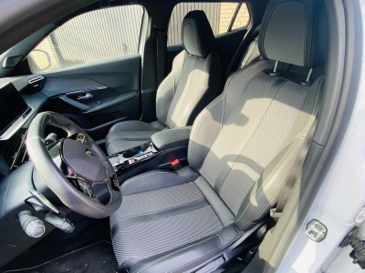 Peugeot 2008 PureTech 130 S&S EAT8 GT