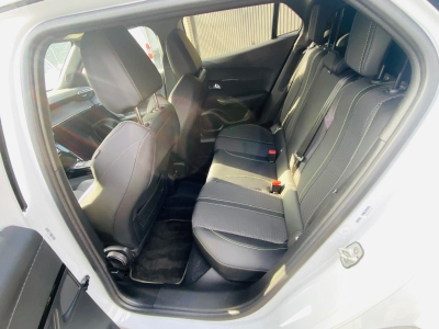 Peugeot 2008 PureTech 130 S&S EAT8 GT