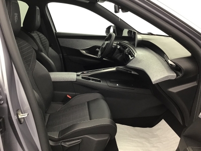 Peugeot 3008 GT HYBRID 145 e-DSC6