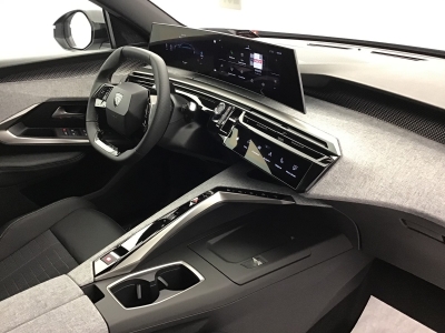 Peugeot 3008 GT HYBRID 145 e-DSC6