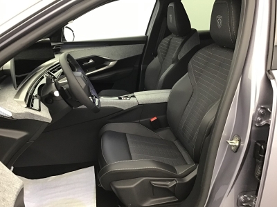 Peugeot 3008 GT HYBRID 145 e-DSC6