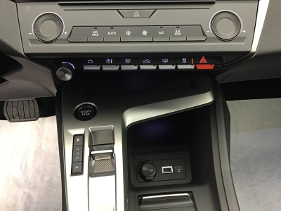 Peugeot 308 BUSINESS HYBRID 145 e-DSC6