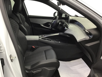 Peugeot 3008 GT HYBRID 145 e-DSC6