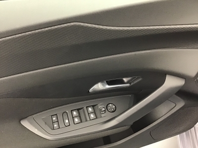 Peugeot 308 BUSINESS HYBRID 145 e-DSC6