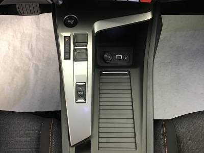 Peugeot 308 BUSINESS HYBRID 145 e-DSC6