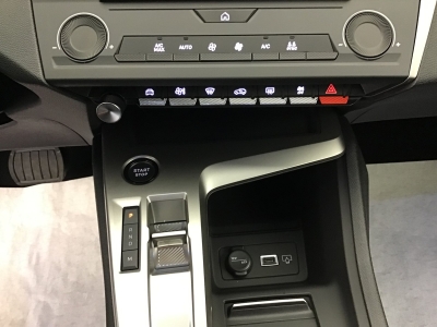 Peugeot 308 BUSINESS HYBRID 145 e-DSC6