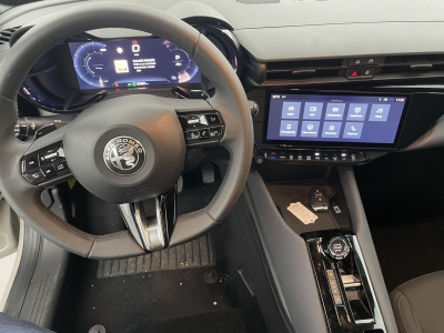 Alfa Romeo Junior 1.2 Ibrida 136 ch eDCT6