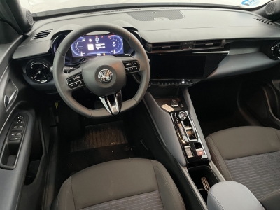 Alfa Romeo Junior 1.2 Ibrida 136 ch eDCT6