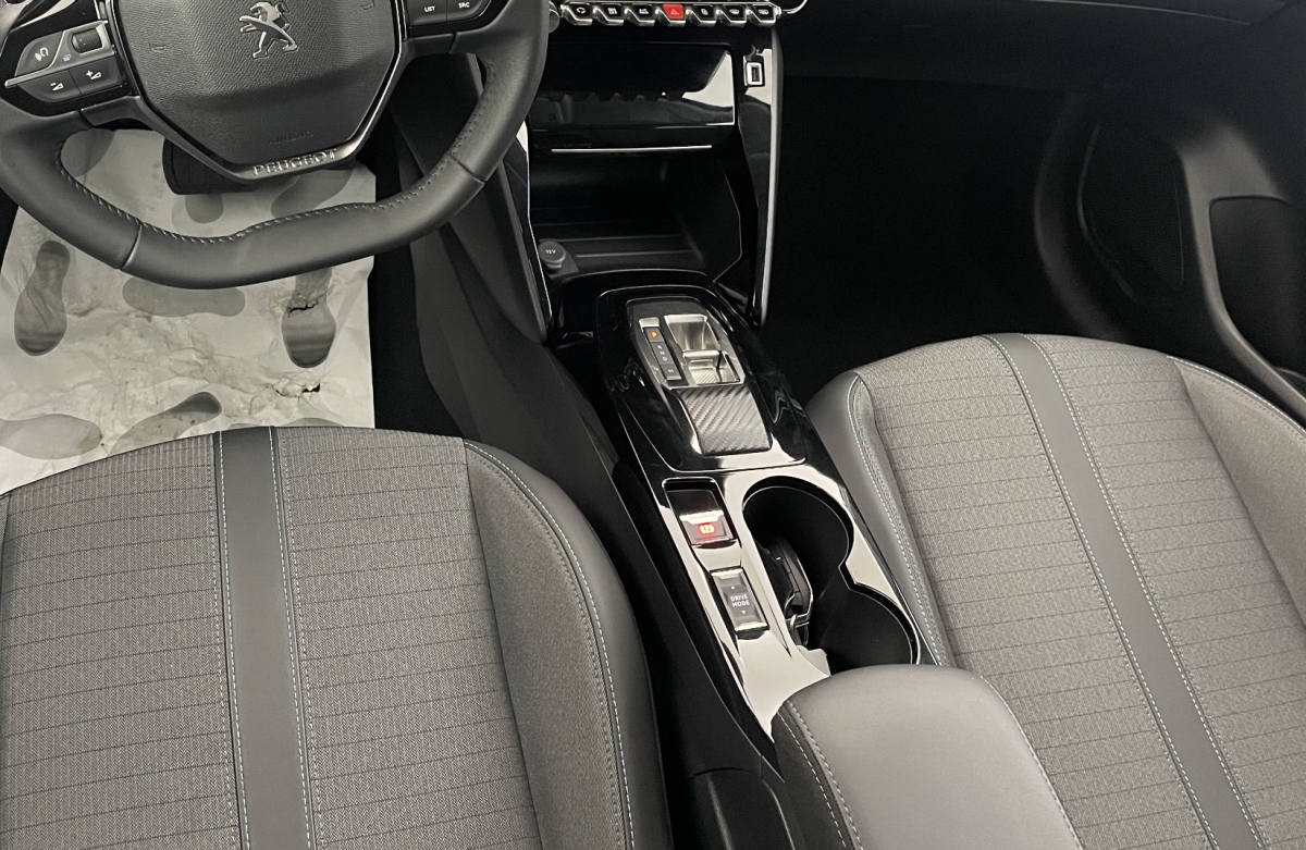 Peugeot 208 PureTech 100 S&S EAT8 Style — photo 7