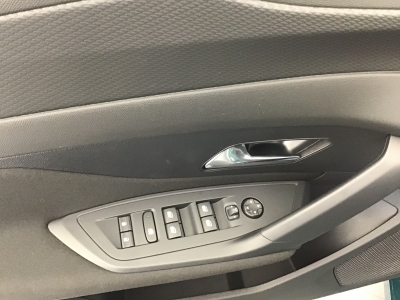 Peugeot 308 BUSINESS HYBRID 145 e-DSC6