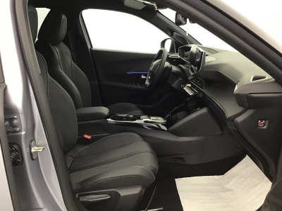 Peugeot 2008 GT HYBRID 136 e-DSC6