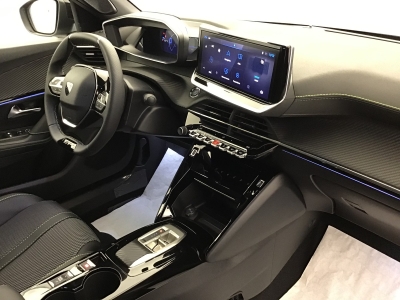 Peugeot 2008 GT HYBRID 136 e-DSC6