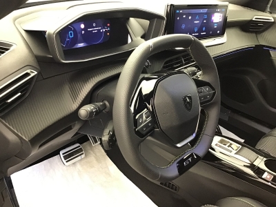 Peugeot 2008 GT HYBRID 136 e-DSC6