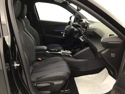 Peugeot 2008 GT HYBRID 136 e-DSC6