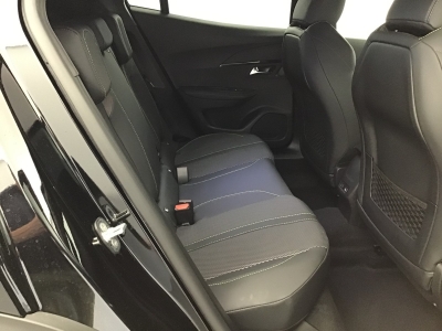 Peugeot 2008 GT HYBRID 136 e-DSC6