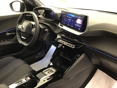 Peugeot 2008 GT HYBRID 136 e-DSC6