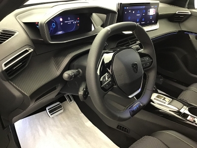 Peugeot 2008 GT HYBRID 136 e-DSC6