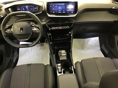Peugeot 2008 GT HYBRID 136 e-DSC6