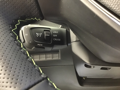 Peugeot 2008 GT HYBRID 136 e-DSC6