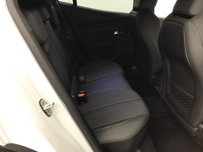 Peugeot 2008 GT HYBRID 136 e-DSC6