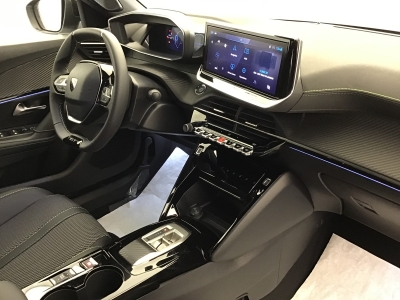 Peugeot 2008 GT HYBRID 136 e-DSC6