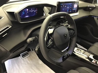 Peugeot 2008 GT HYBRID 136 e-DSC6