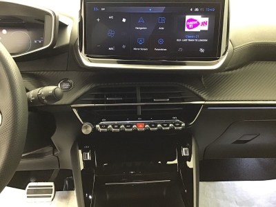 Peugeot 2008 GT HYBRID 136 e-DSC6