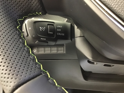 Peugeot 2008 GT HYBRID 136 e-DSC6