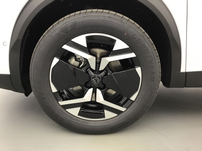 Peugeot 2008 GT HYBRID 136 e-DSC6