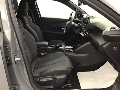 Peugeot 2008 GT HYBRID 136 e-DSC6