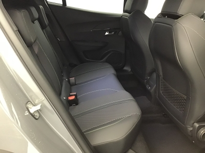 Peugeot 2008 GT HYBRID 136 e-DSC6