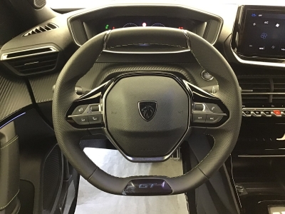 Peugeot 2008 GT HYBRID 136 e-DSC6
