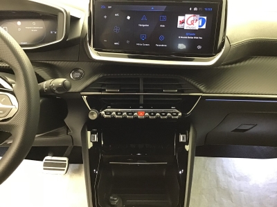 Peugeot 2008 GT HYBRID 136 e-DSC6