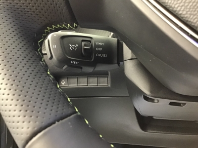 Peugeot 2008 GT HYBRID 136 e-DSC6