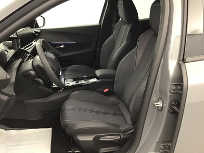 Peugeot 2008 GT HYBRID 136 e-DSC6